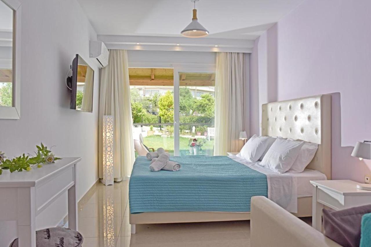 Palapart Gikas Suites And Studios Gouvia Bagian luar foto