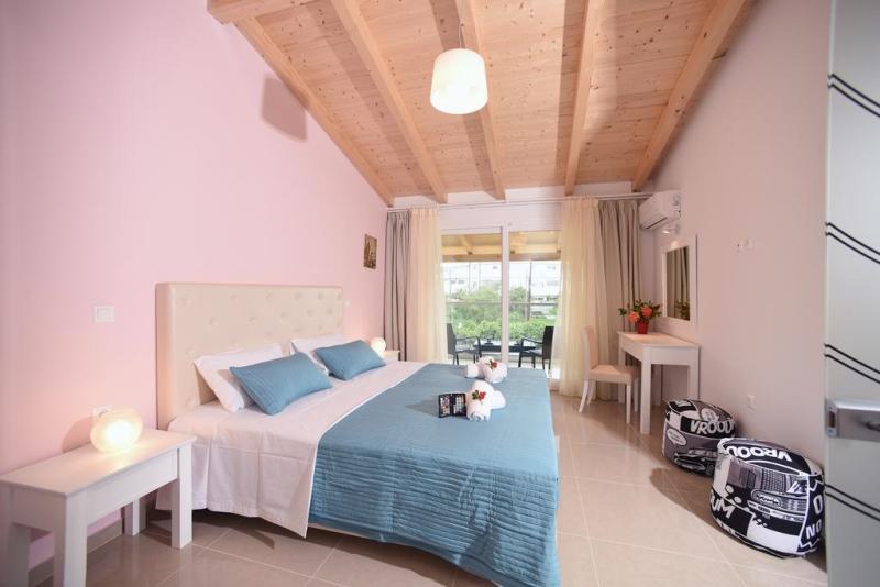 Palapart Gikas Suites And Studios Gouvia Bagian luar foto