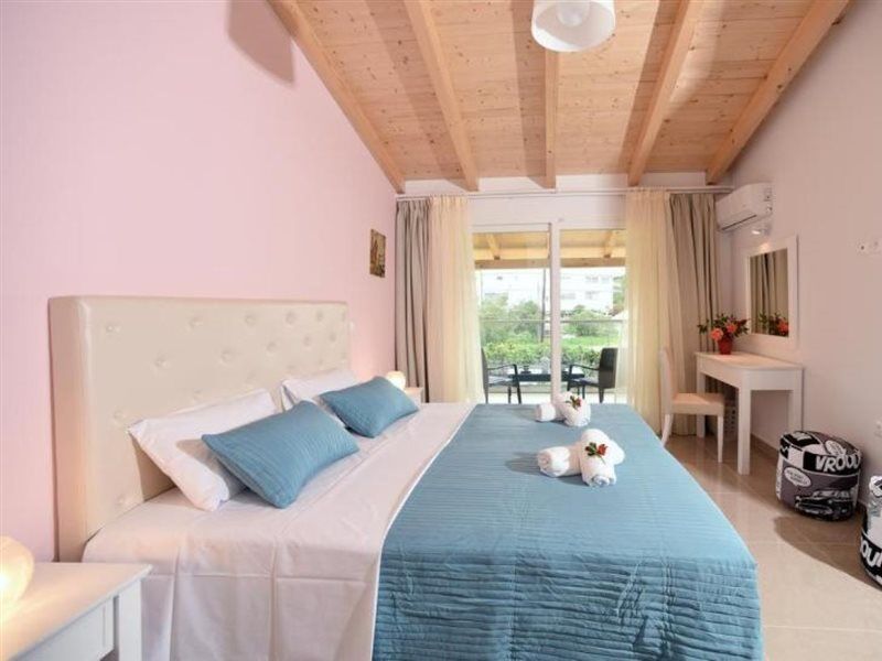Palapart Gikas Suites And Studios Gouvia Bagian luar foto